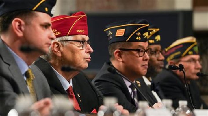 Do american legion commanders get paid?