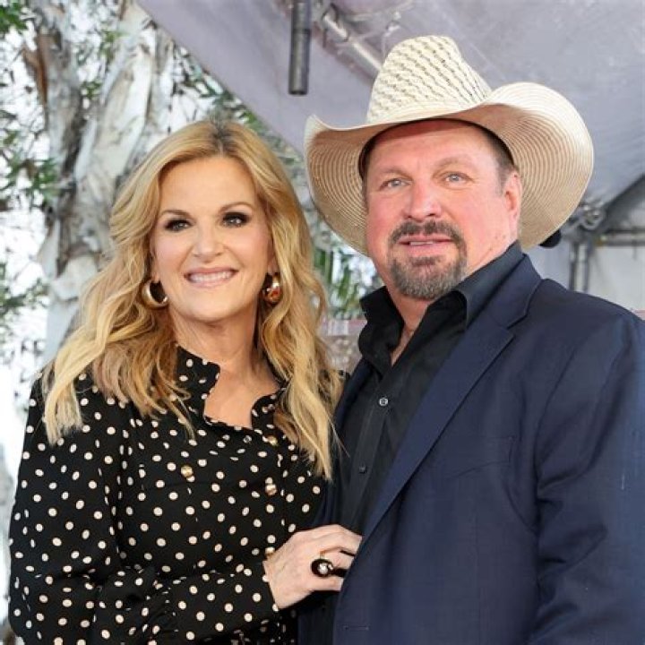Do any of garth brooks daughters sing?
