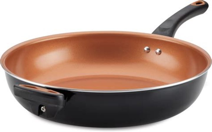 Do copper pans use teflon?