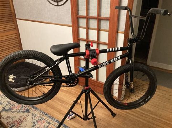 Do freestyle bmx bikes have brakes?