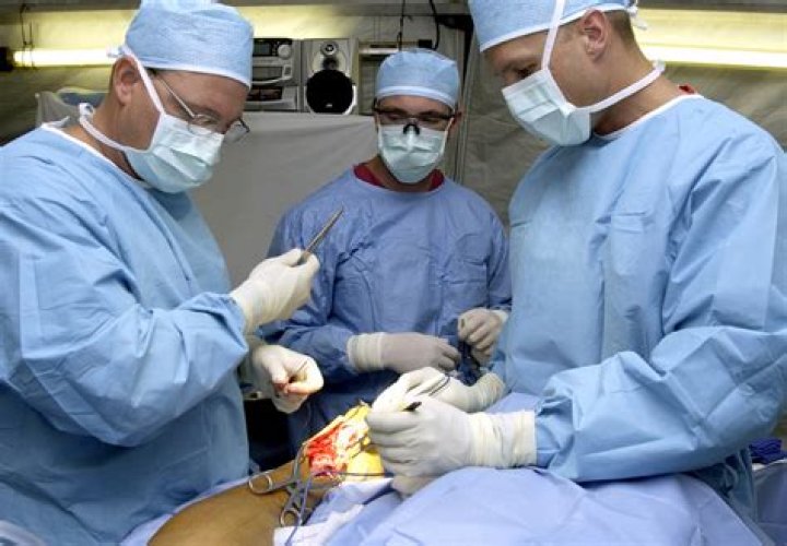 Do gi doctors do surgery?