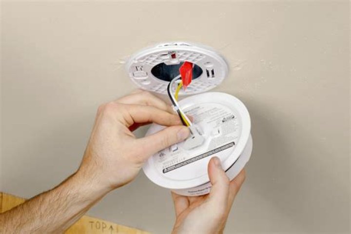Do hardwired smoke alarms have batteries?