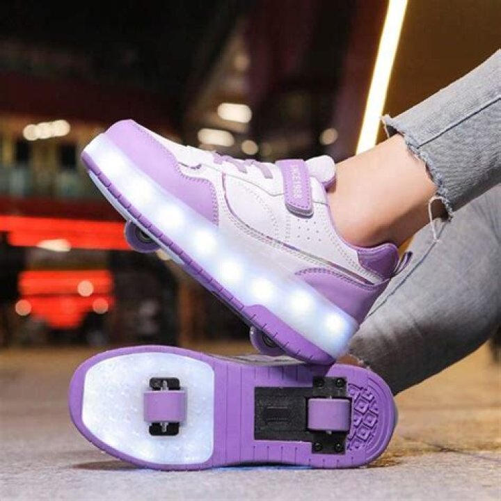 Do heelys wheels retract?