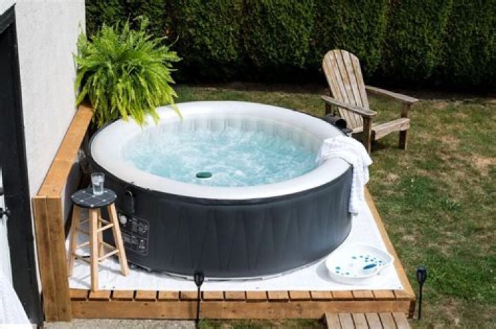 Do hot tubs ruin decking?