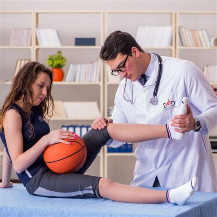 Do knee sprains heal on their own?