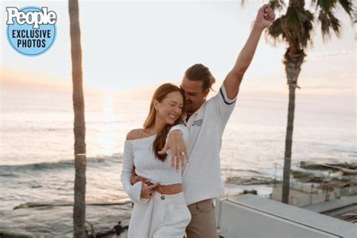 Do noah and abigail get engaged?