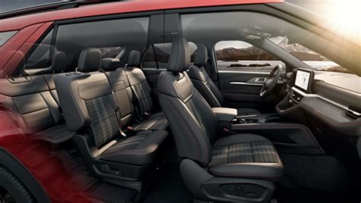Do sorentos have third row seating?