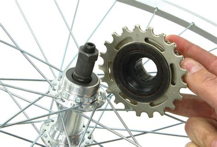 Do sram cassettes fit shimano hubs?