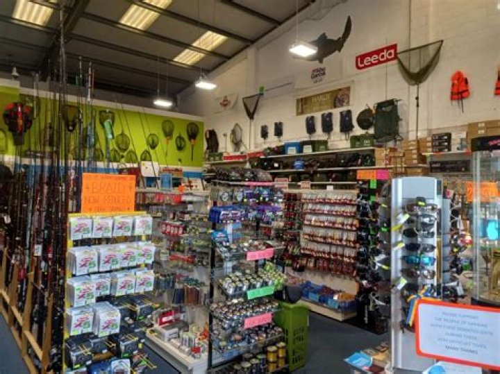 Do tackle shops sell worms?