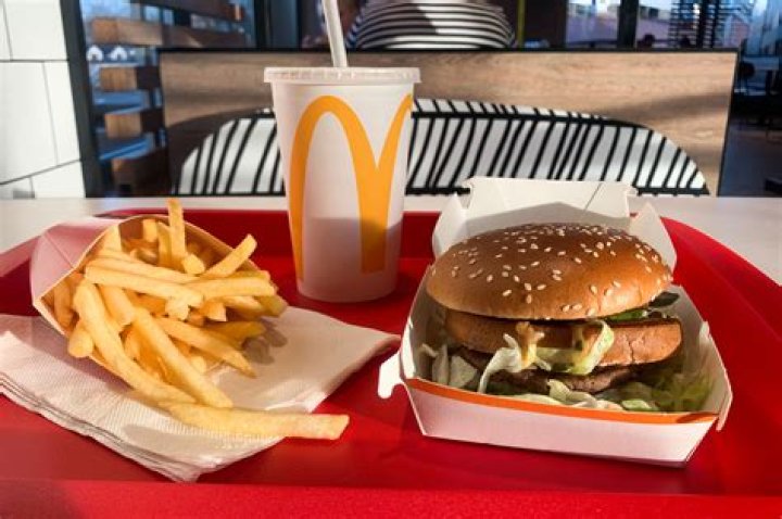 Do workers at mcdonalds get free food?