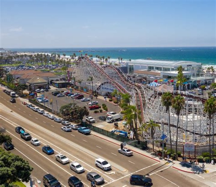 Do you have to pay to park on seawall?