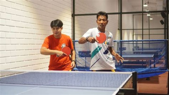 Do you have to serve diagonally in ping pong?