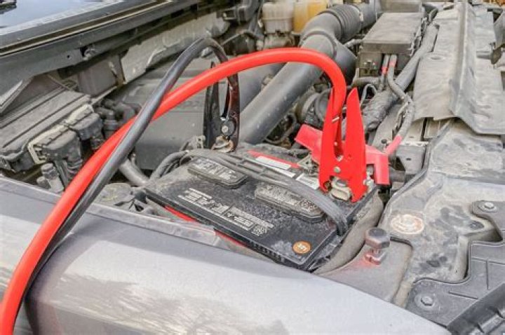 Do you need to rev the engine when jumping a car?