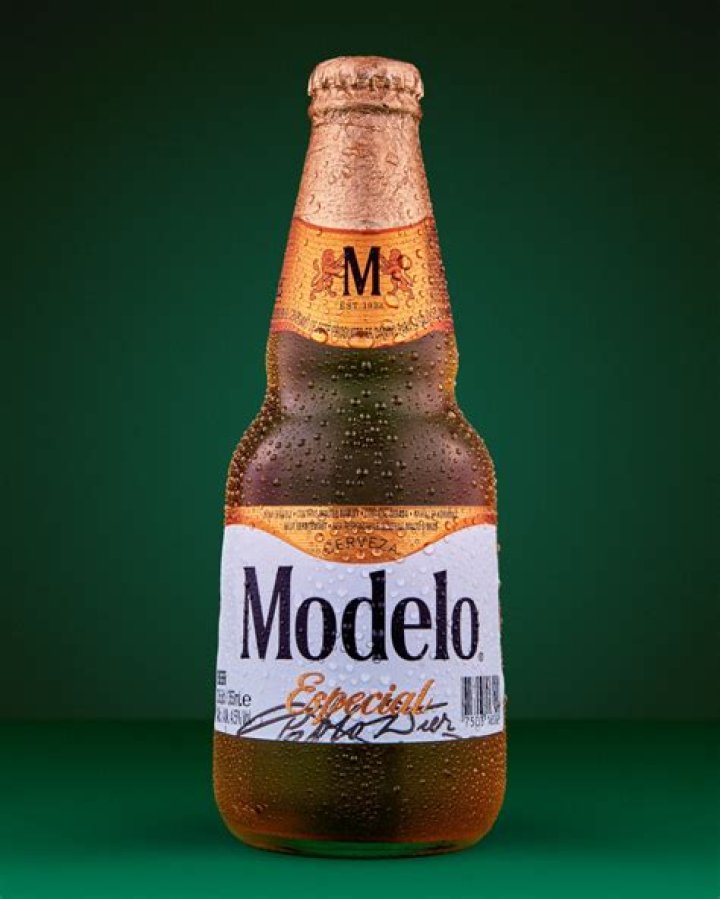 Do you put a lime in modelo especial?