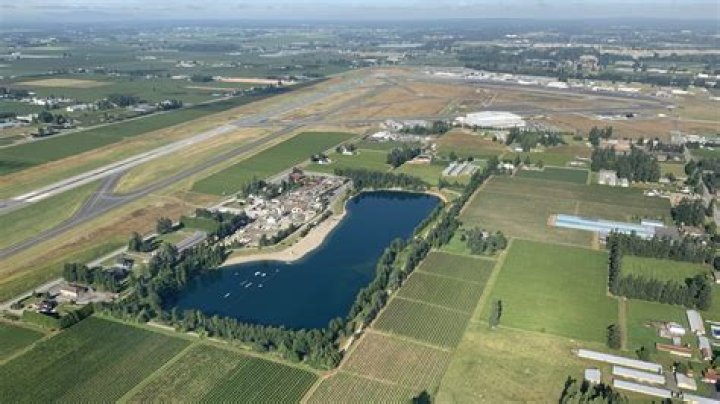 Does abbotsford airport have us customs?