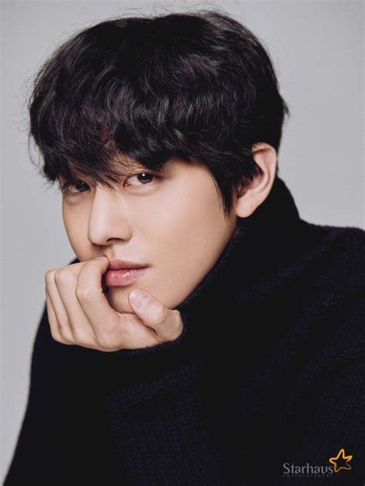Does ahn hyo seop speak english?