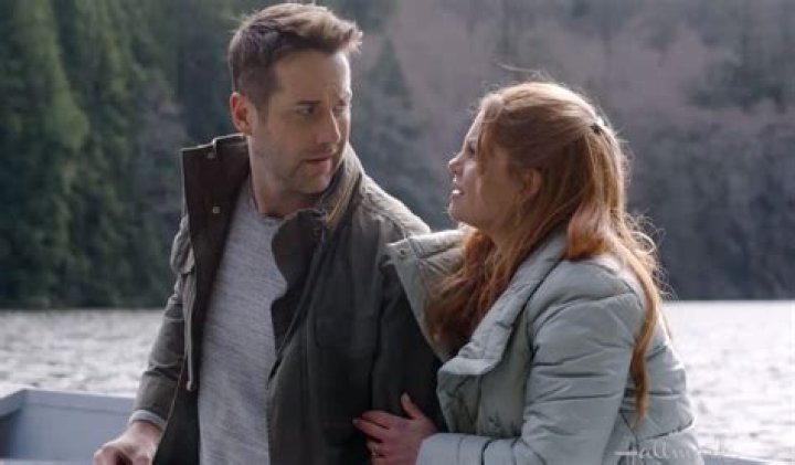 Does aurora teagarden marry?