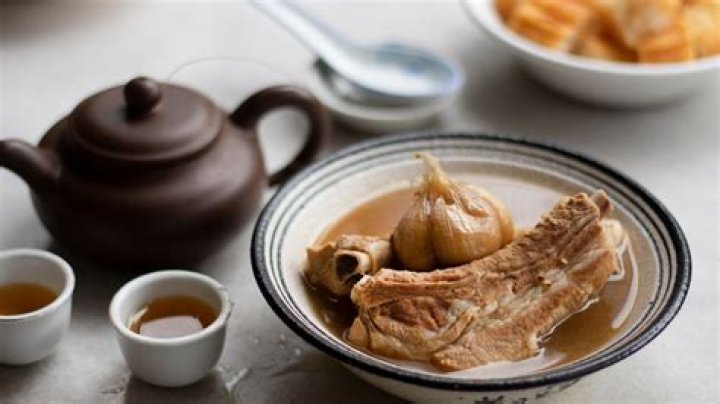 Does bak kut teh have tea?