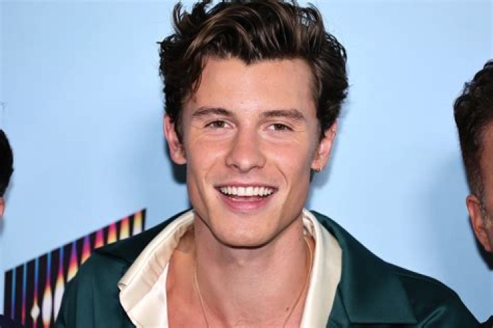 Does camila mendes speak spanish?
