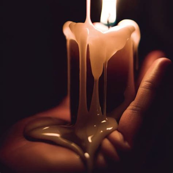 Does candle wax burn skin?