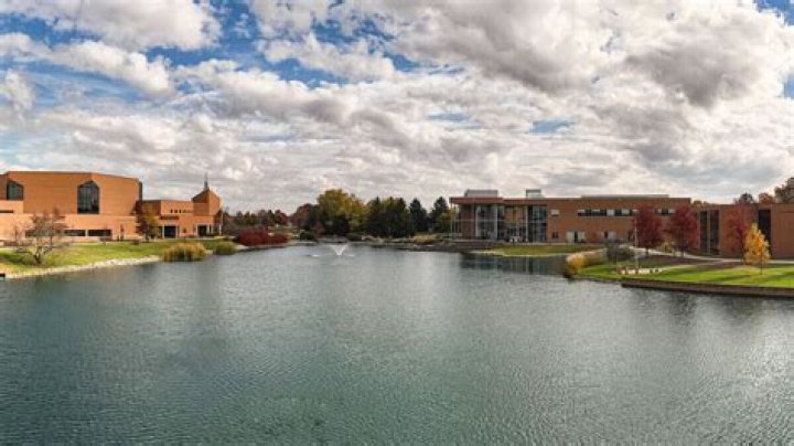 Does cedarville university have a pool?