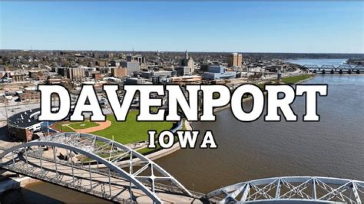 Does davenport iowa have an airport?