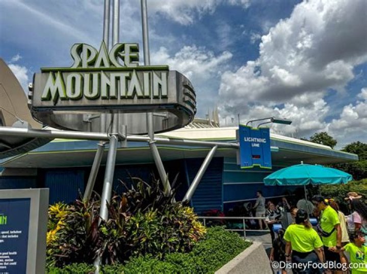 Does disney world have space mountain?