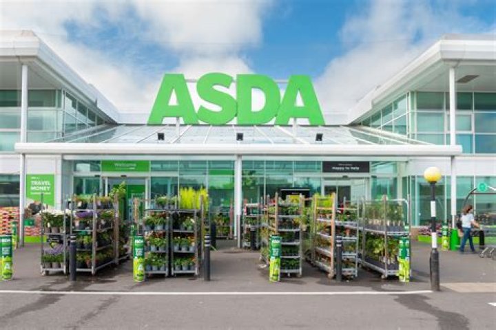 Does dunfermline asda have a pharmacy?