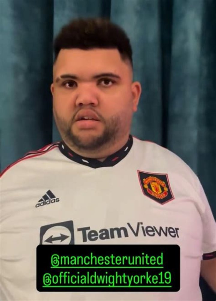 Does dwight yorke ever see harvey?