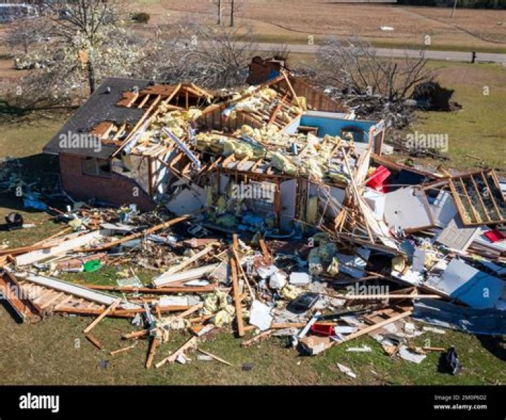 Does egging a house cause damage?