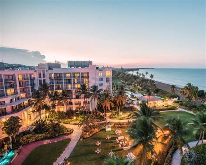 Does hyatt charge resort fees on award stays?