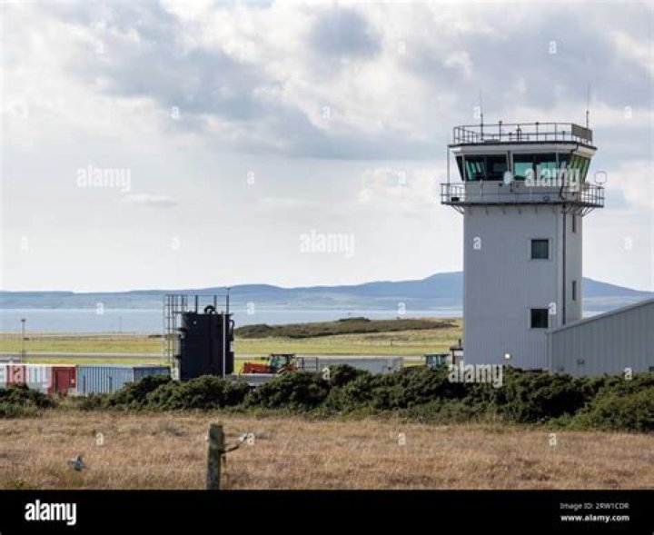 Does islay have an airport?