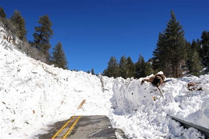 Does it snow in lathrop california?