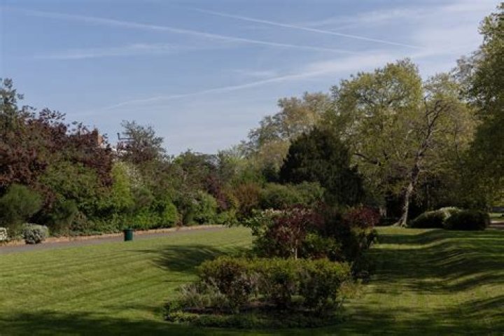 Does kennington park close?