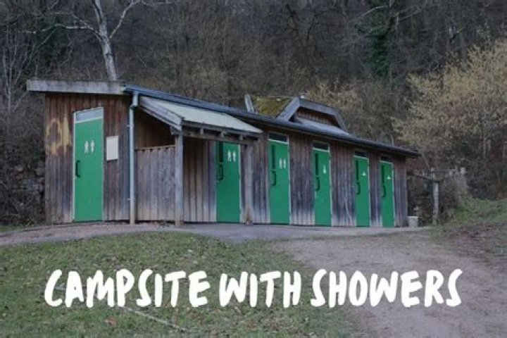 Does lake camanche have showers?