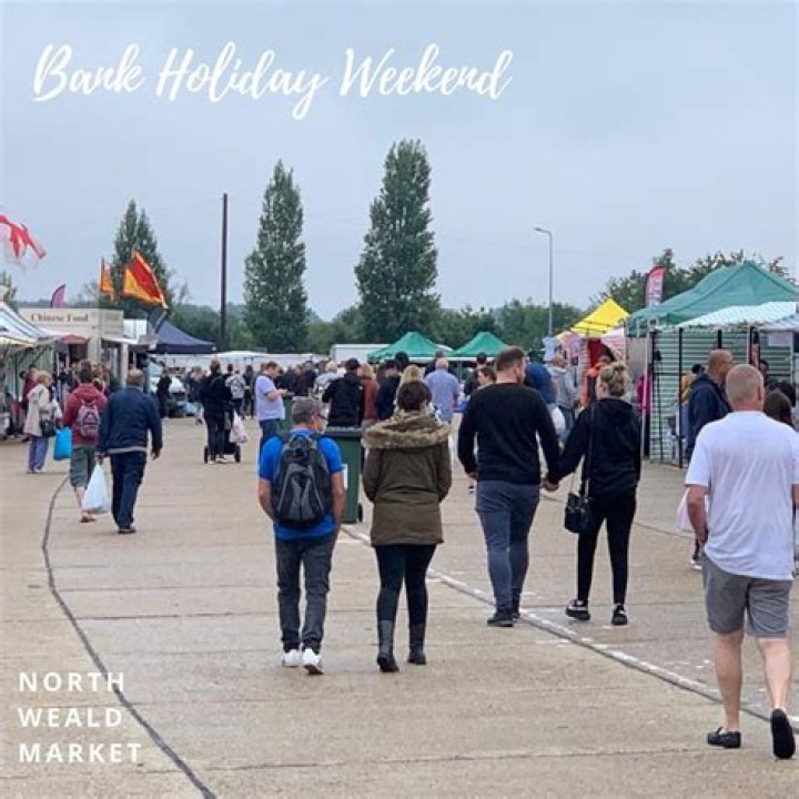 Does north weald market take card?