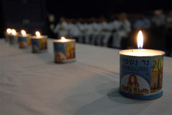 Does one light candles on yom kippur?