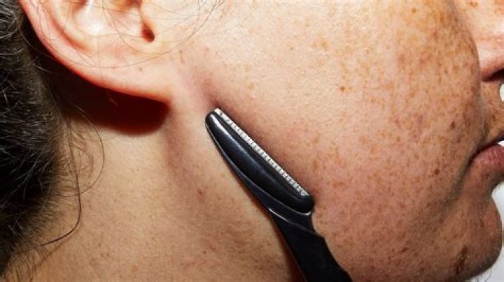 Does plucked hair grow back darker?