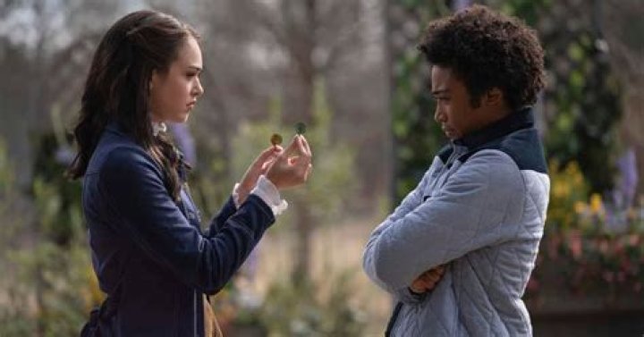 Does raphael come back in legacies season 3?