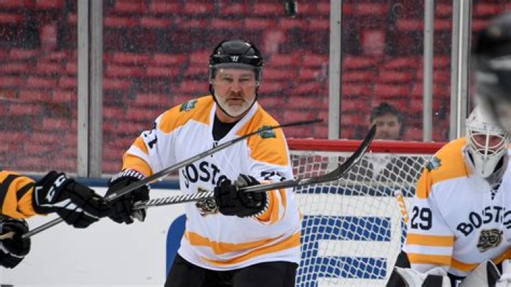 Does ray bourque son play hockey?