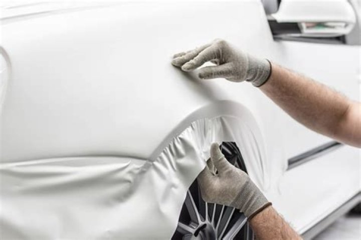 Does removing vinyl wrap damage paint?