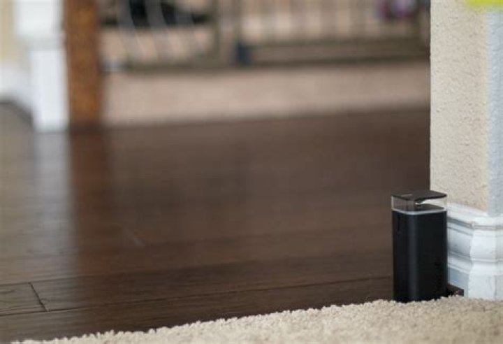 Does roomba scuff baseboards?