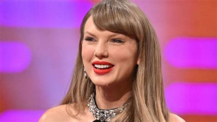 Does scooter braun own taylor swift's music?