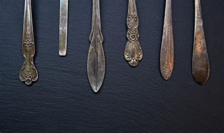 Does silver spoons turn black?