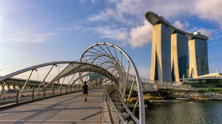 Does singapore have a hinterland?