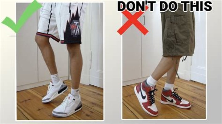 Does sneakers need socks?