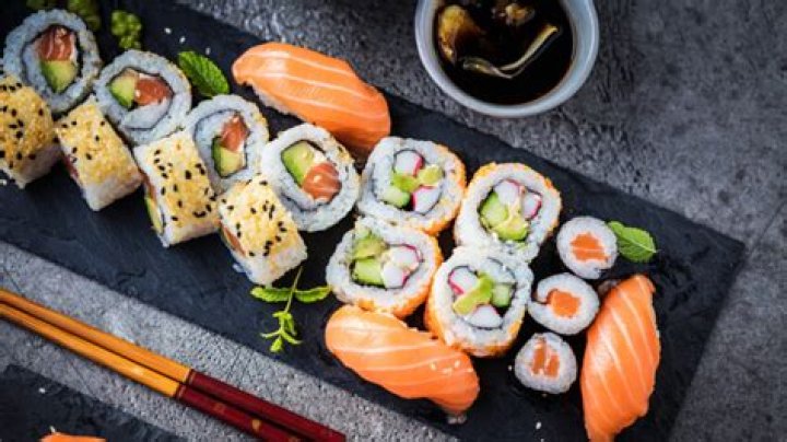 Does sushi have carbs?