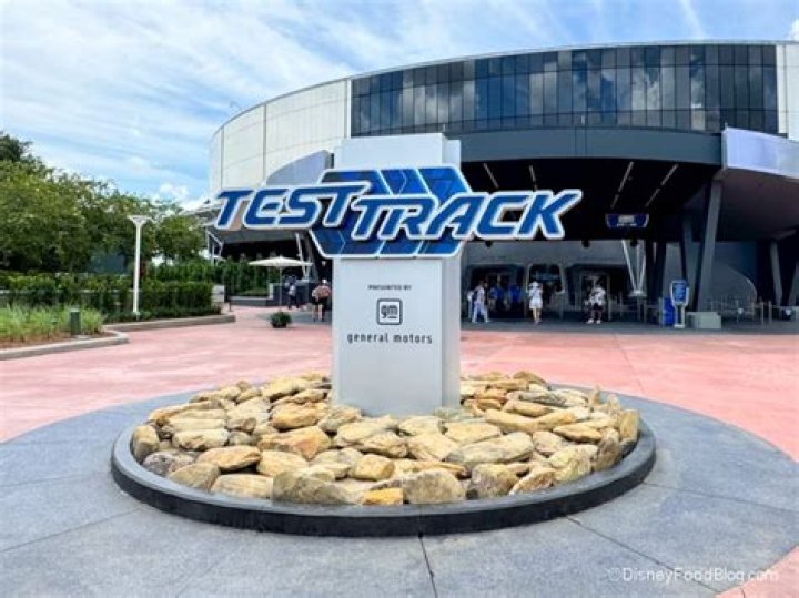 Does test track have single rider?
