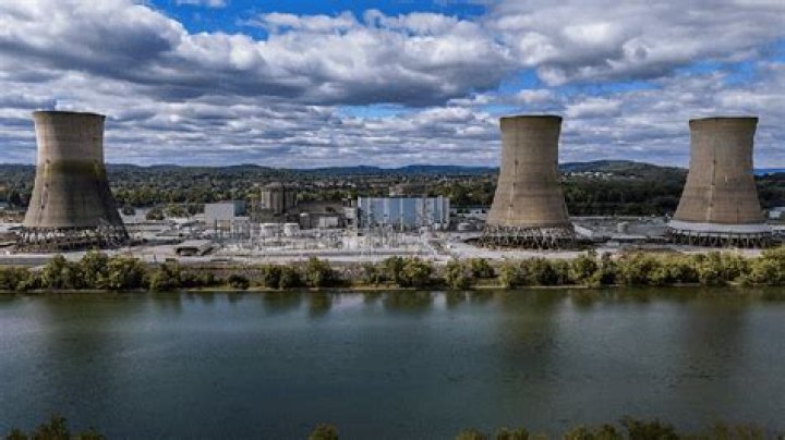 Does three mile island still operate?