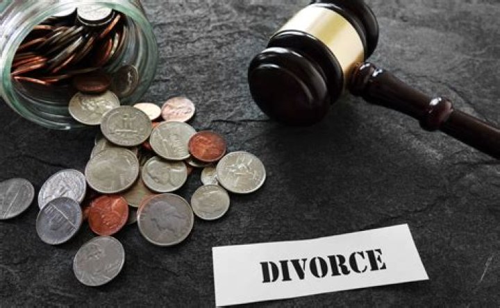 During divorce who pays bills?